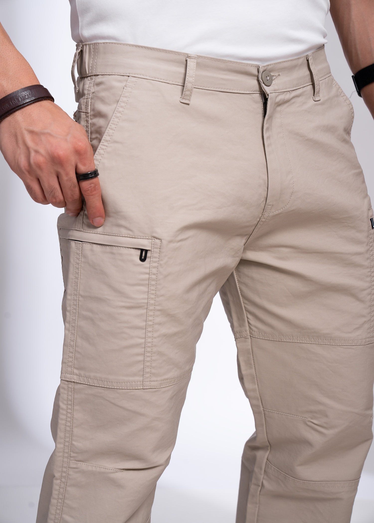 Redrigo Utility Pocket Cargo Pants: Beige