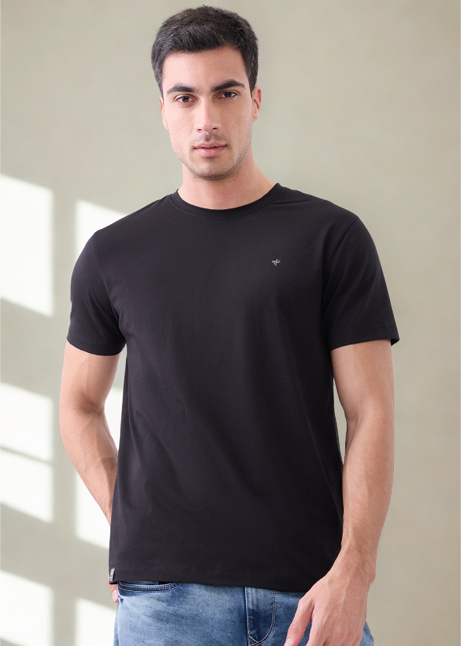 Arch Solid Half Sleeve T-Shirt: Black