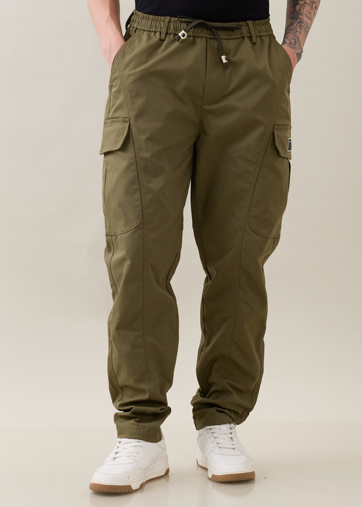Novara Baggy Fit Cargo: OLIVE