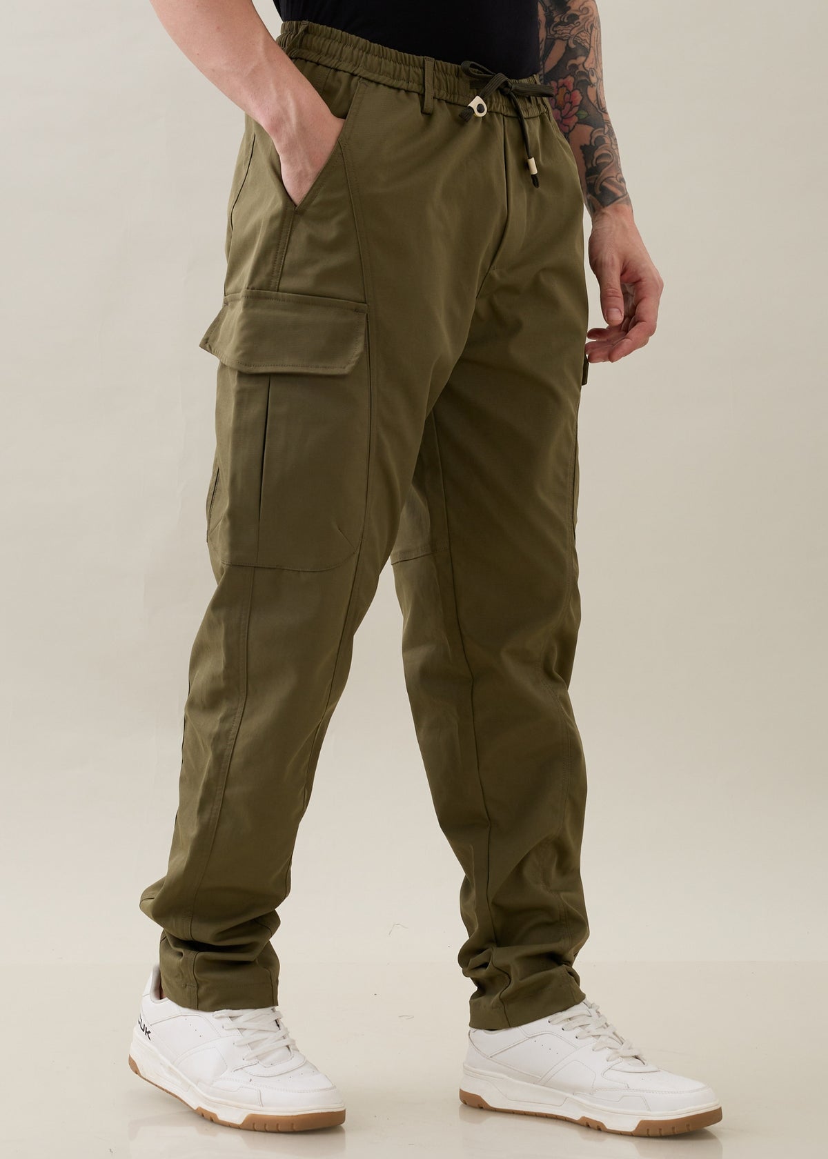 Novara Baggy Fit Cargo: OLIVE