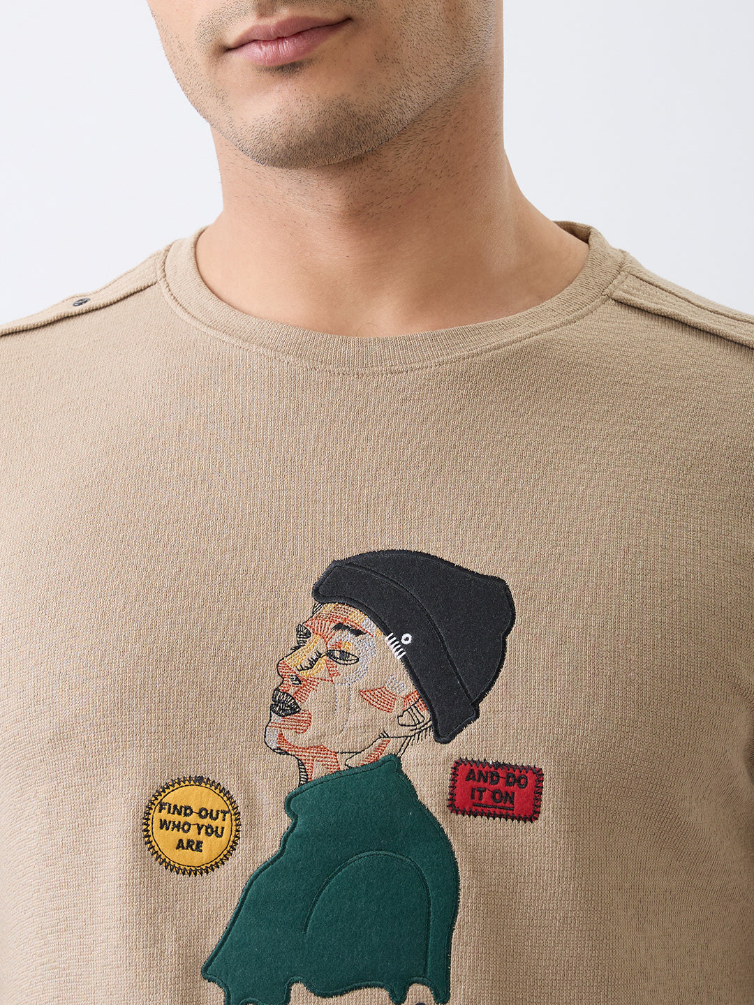 Dumbel Embroidered Full Sleeve Pullover: L.Brown