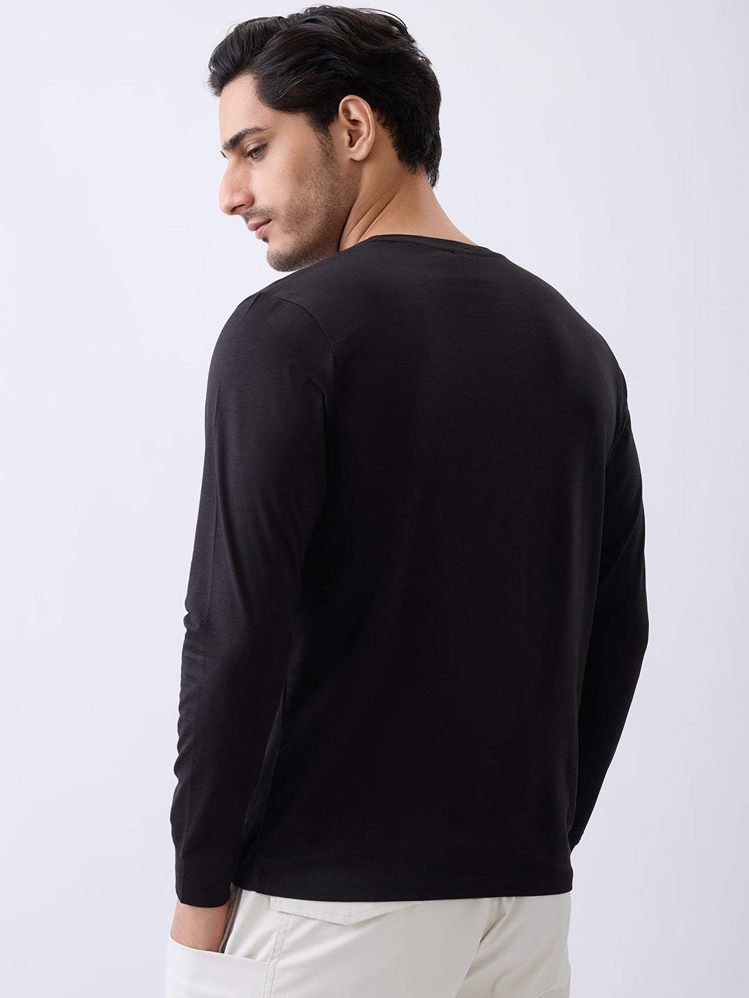 Travel Graphic Full Sleeve Pullover: Black