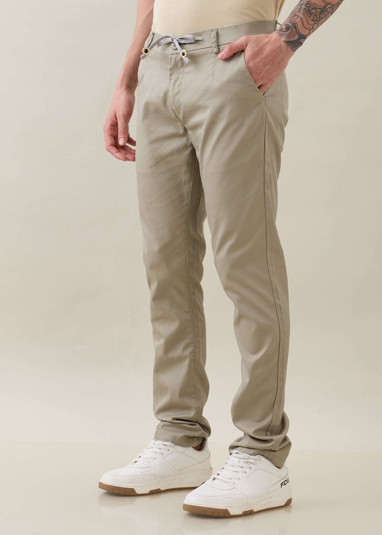 Karpen Straight fit Trousers: Pista