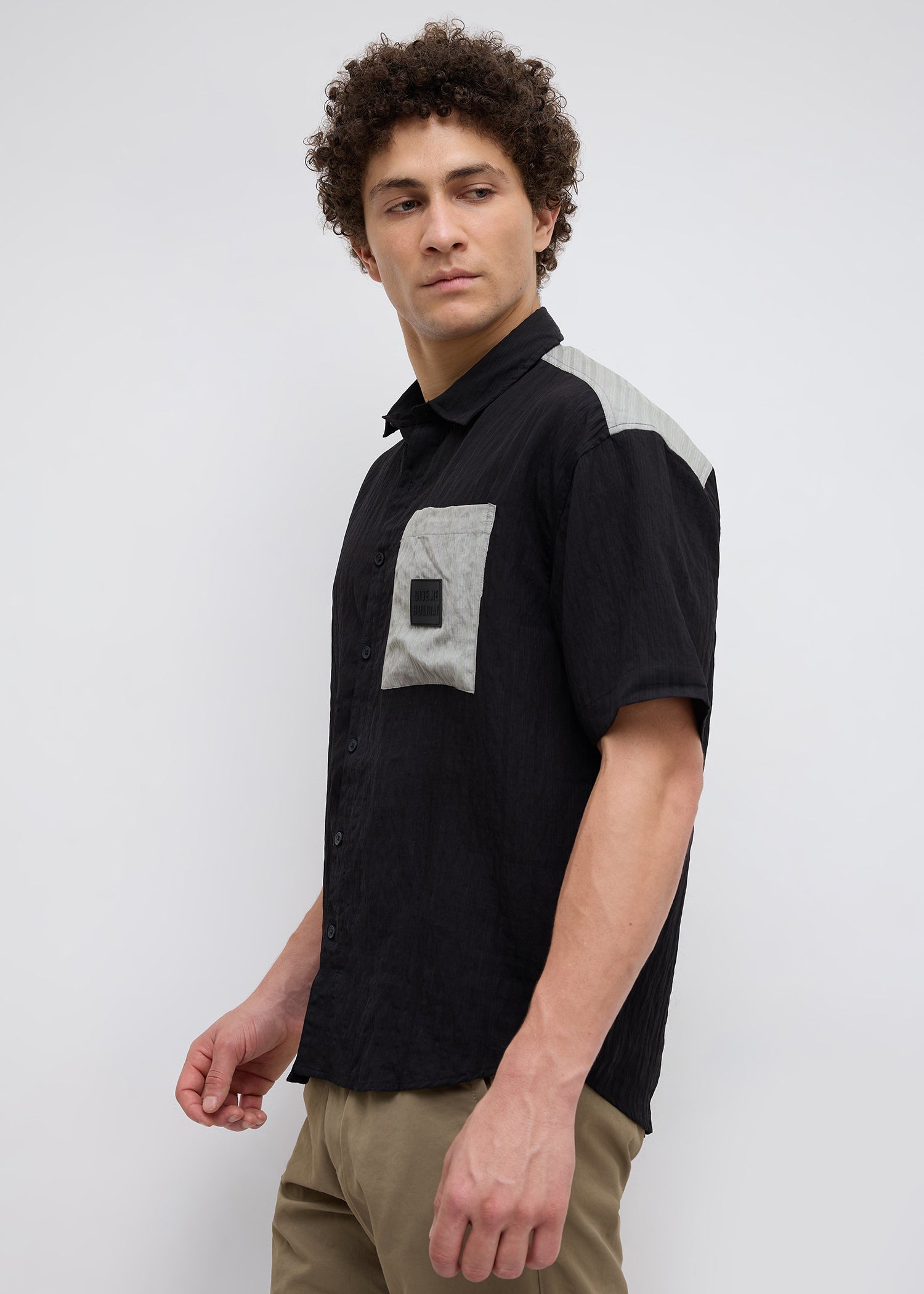 Weyburn Colourblocked Oversized Shirt: Black