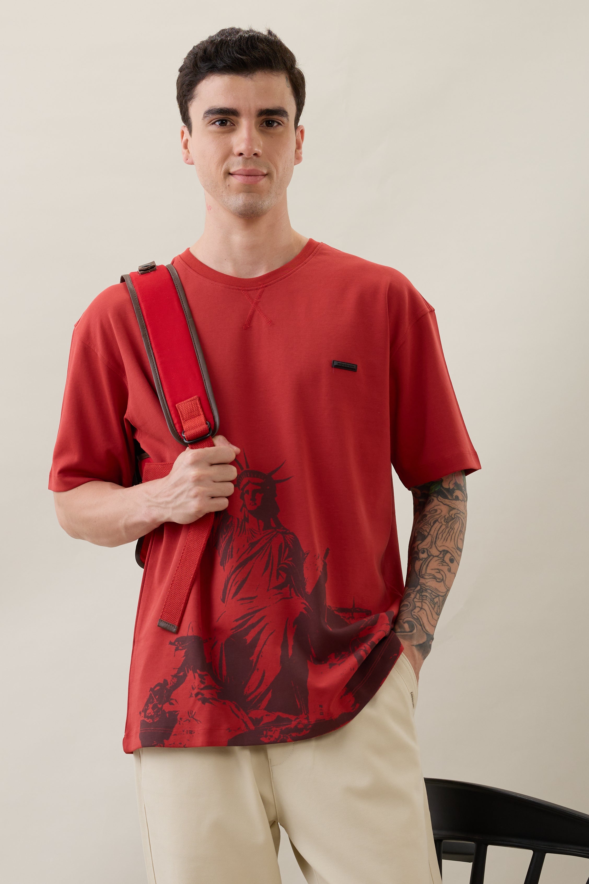 Unwrap Oversized Graphic T-Shirt: Red