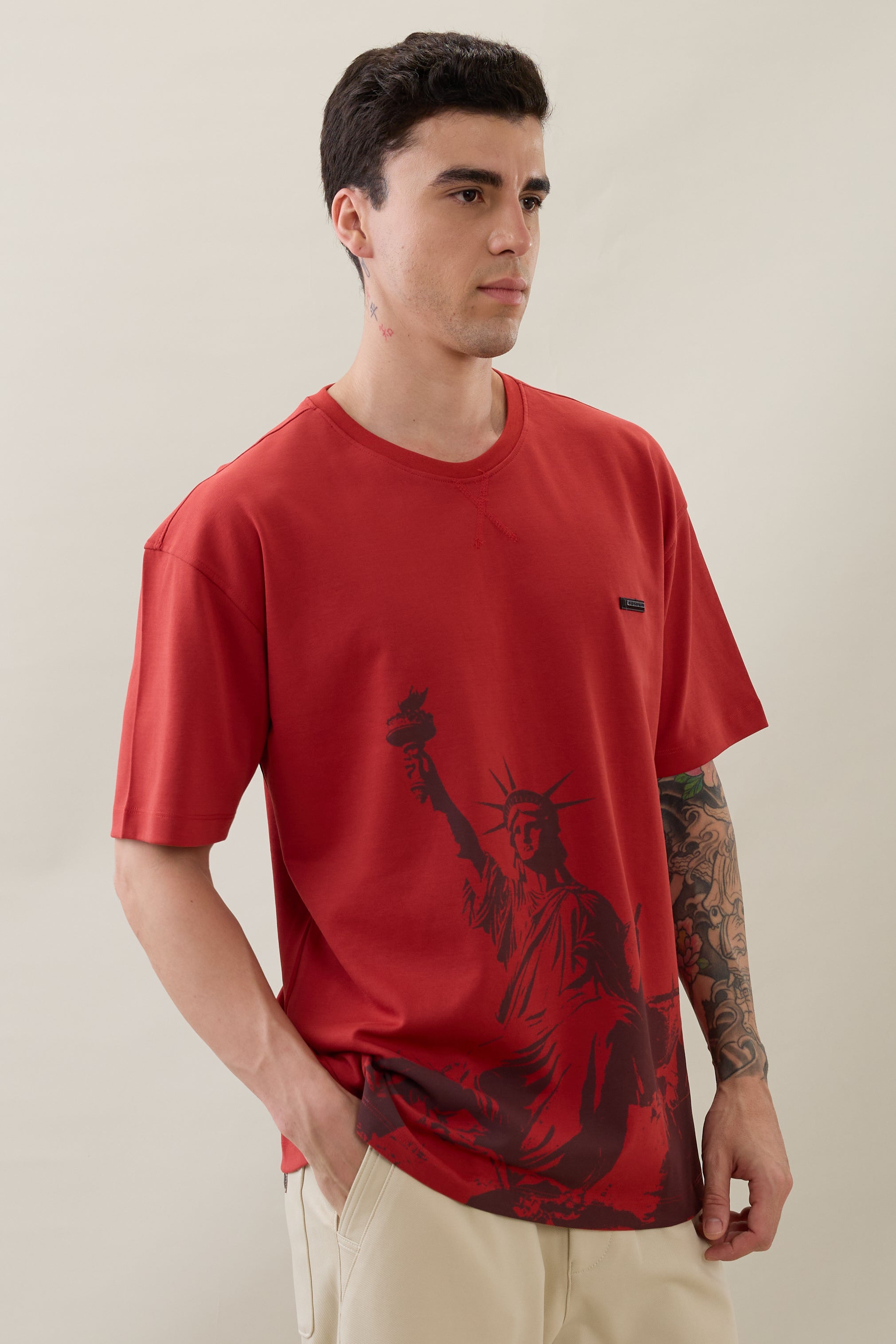 Unwrap Oversized Graphic T-Shirt: Red