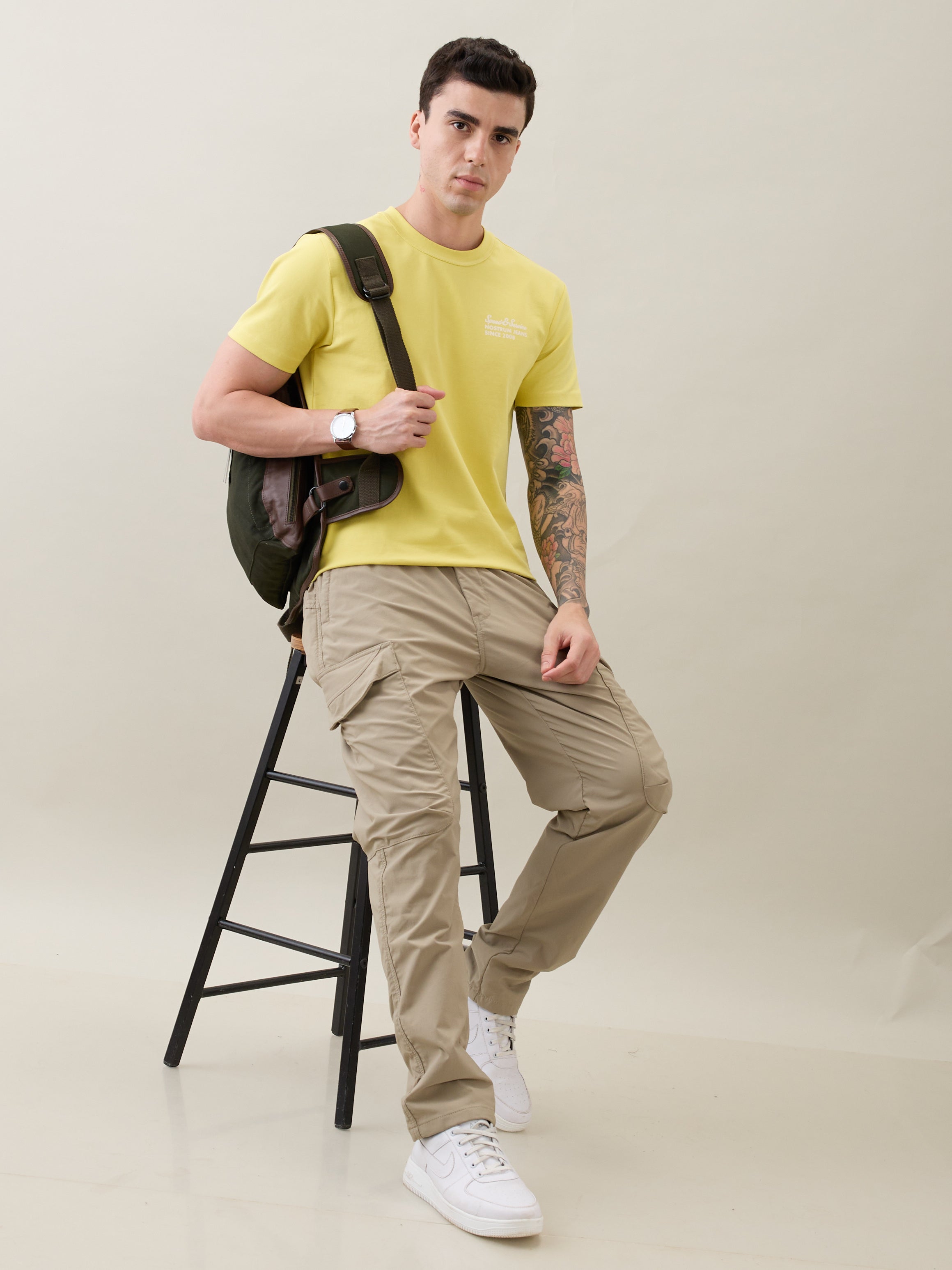 Discrete Graphic T-shirt: Lemon
