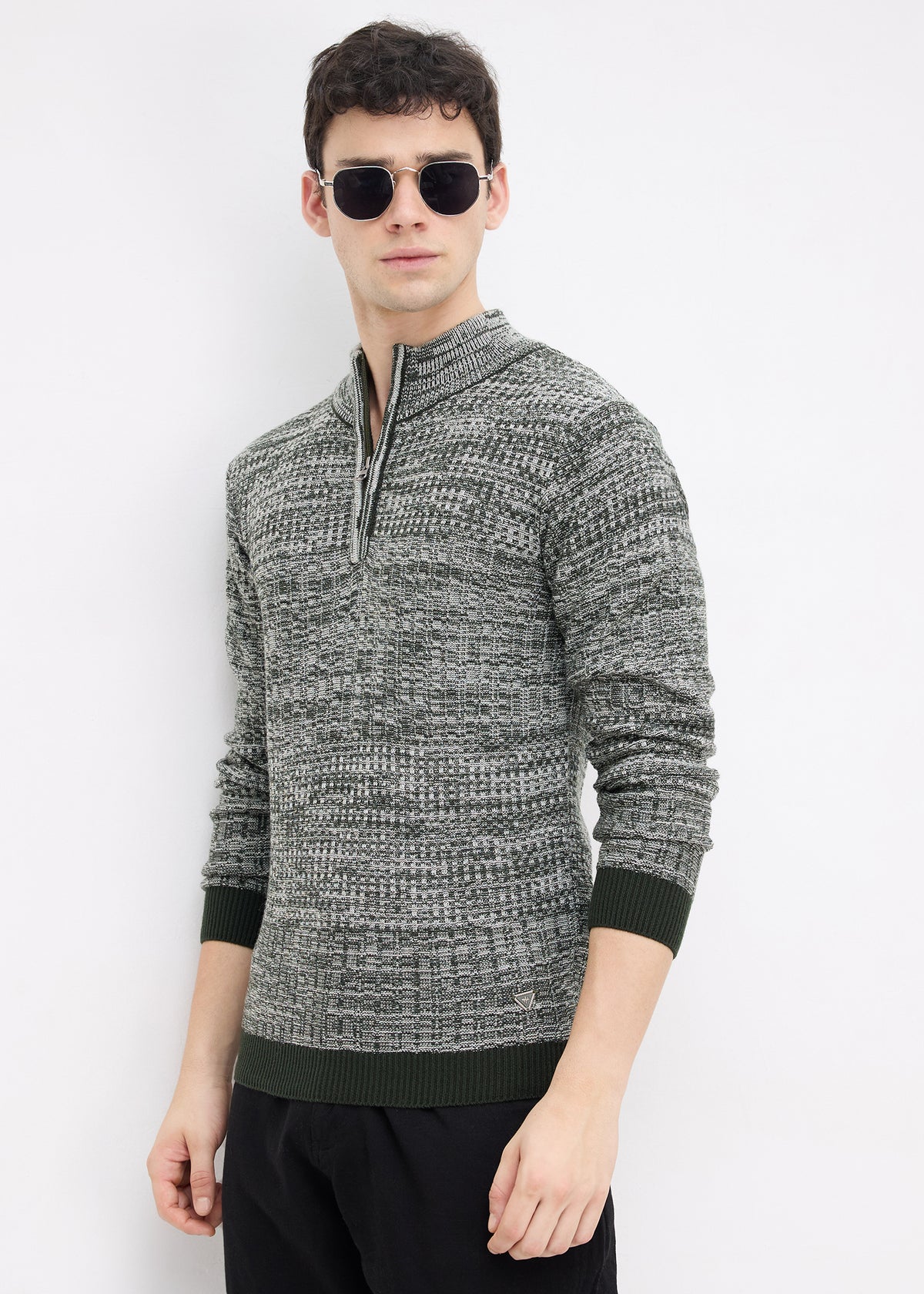 Kesron Textured Quarter-Zip Sweater: Olive