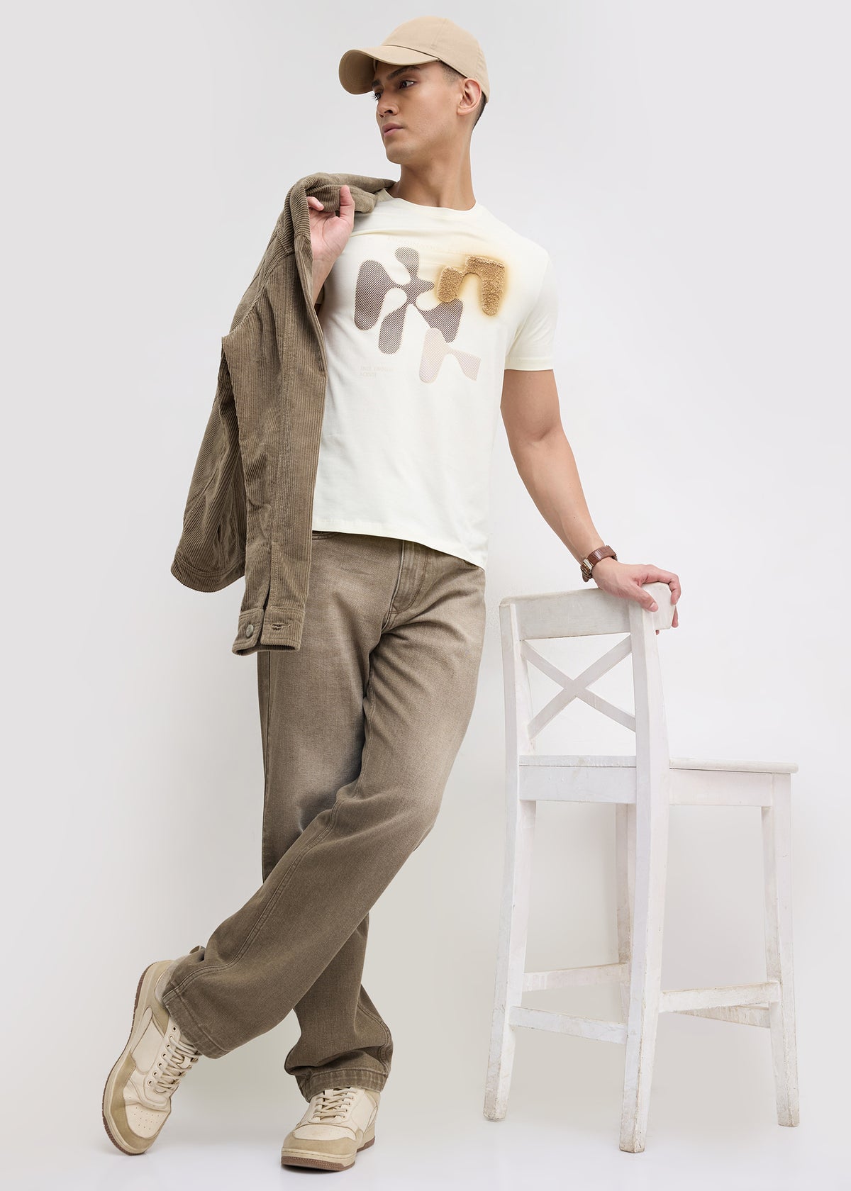 Linhope Graphic T-Shirt: Off White