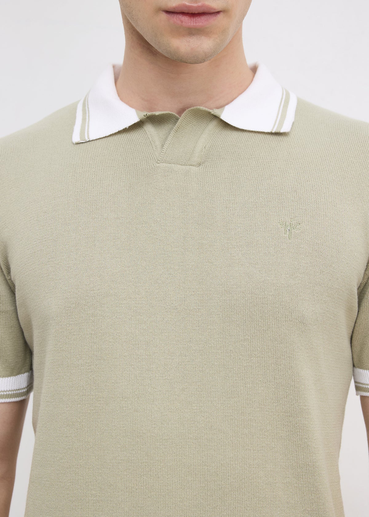 Resource Contrast-Tipped Knitted Polo T-shirt: Pista