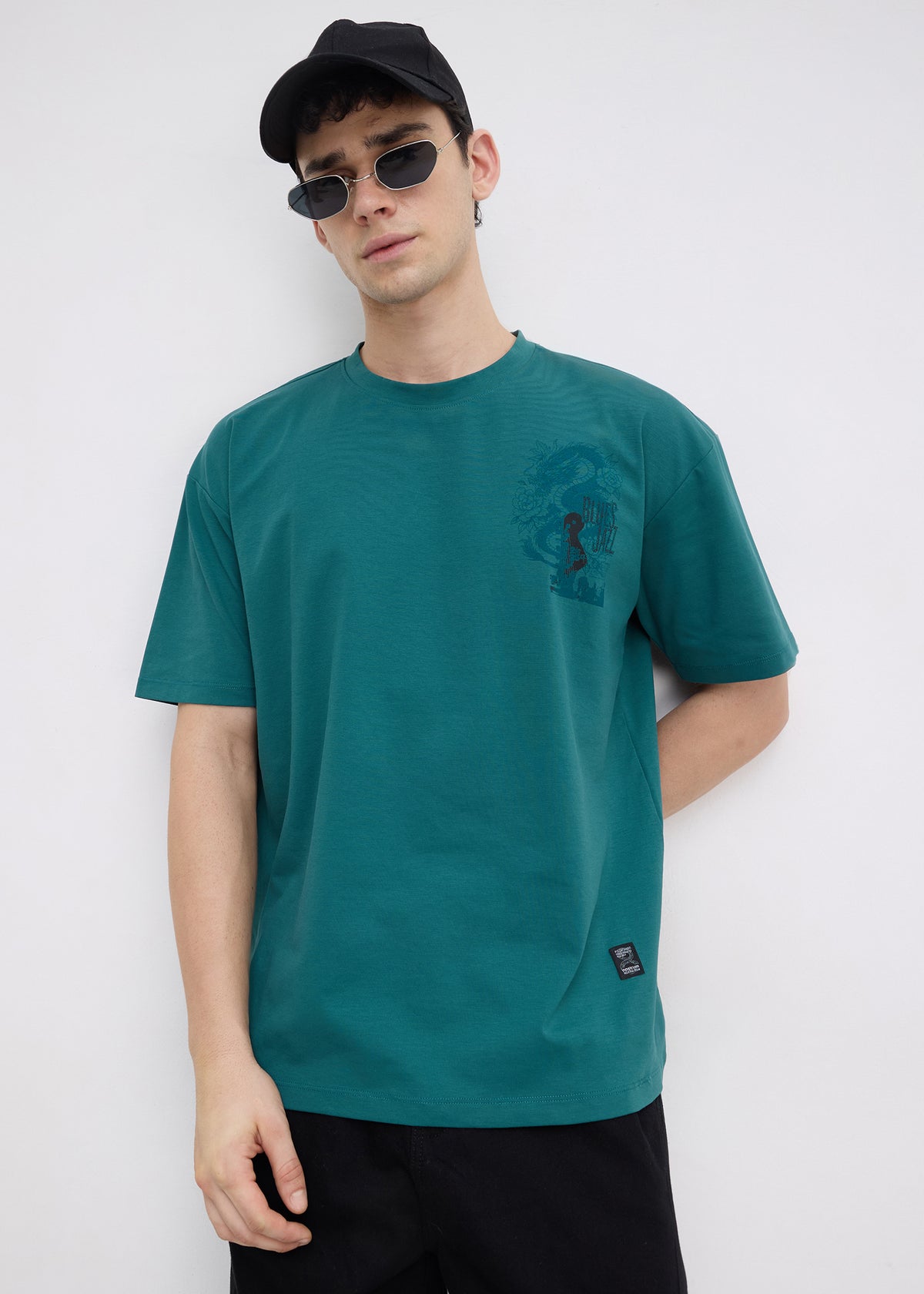 Geruge Tonal Graphic Oversized T-shirt: Bottle Green