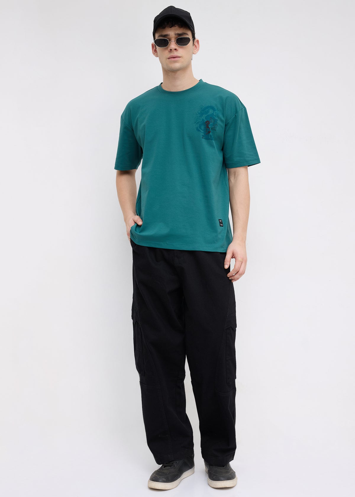 Geruge Tonal Graphic Oversized T-shirt: Bottle Green