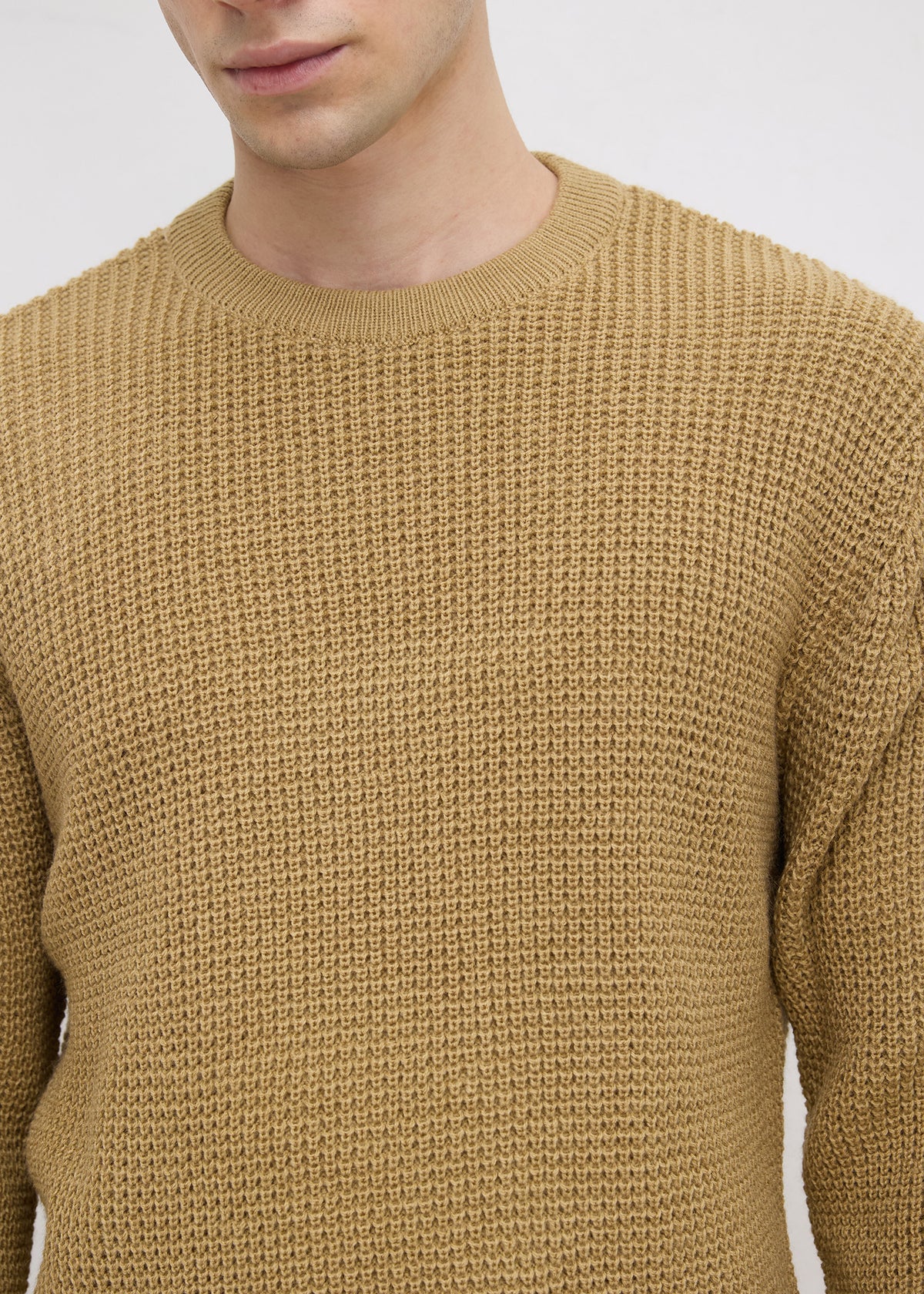 Platter Knitted Crew Neck Pullover: Khaki