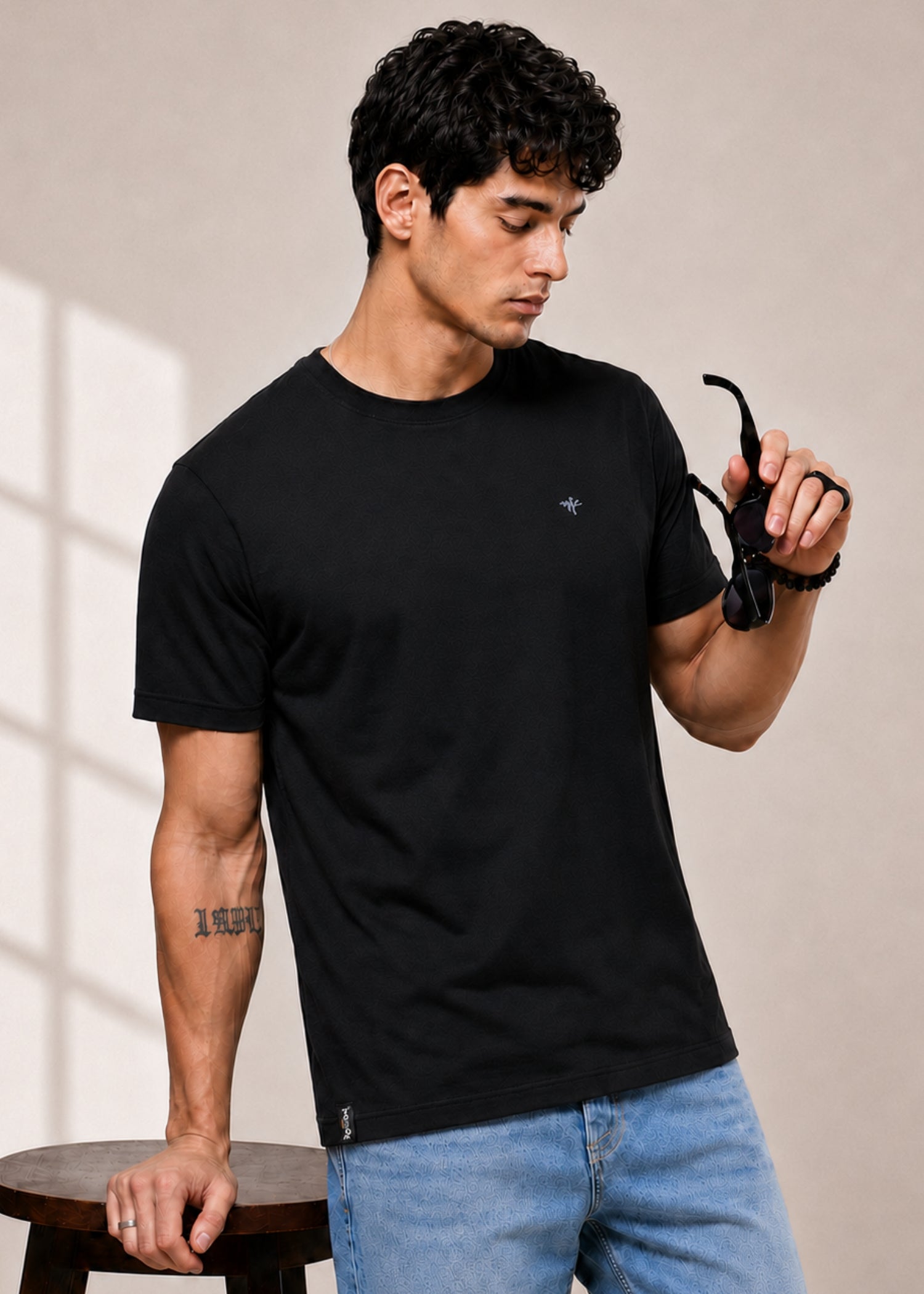 Arch Solid Half Sleeve T-Shirt: Black