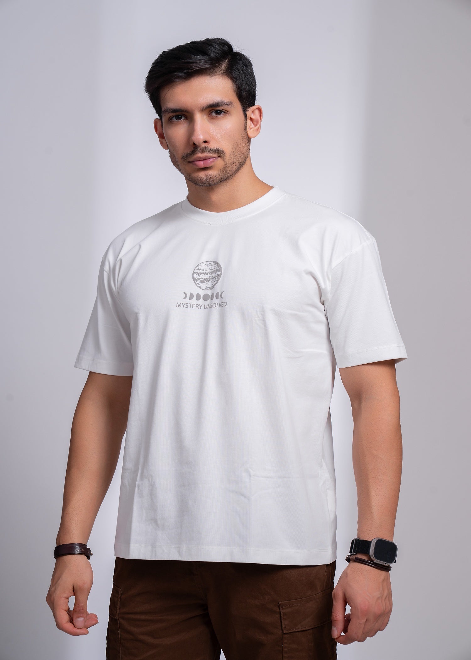 UNSOLVED   OVERSIZED  ROUND NECK T-SHIRT